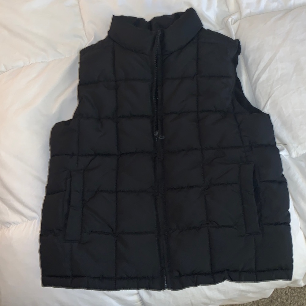 Black puffer vest kids size 5-6 unisex